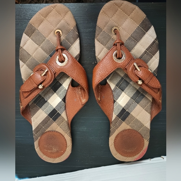 Burberry Plaid Leather Thong Sandals 38 Womens US 7.5-8 Quilted Buckle Authentic - Picture 3 of 11